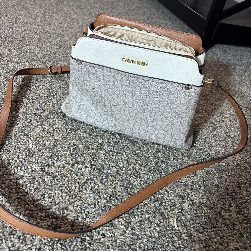 Calvin Klein Women's Tan and Cream Crossbody Bag
